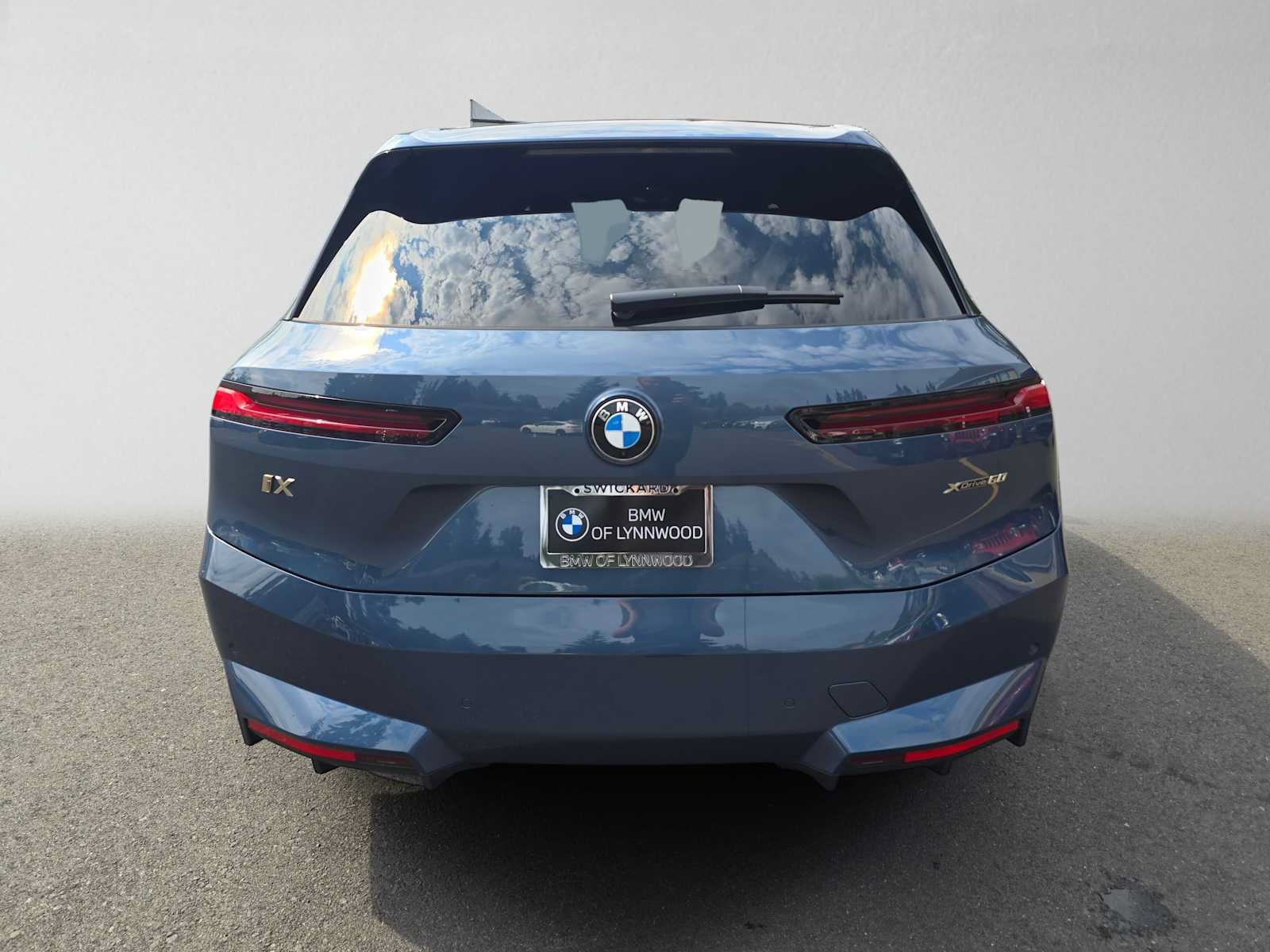 Used 2026 BMW iX xDrive60 w/ Executive Package AWD/4WD image 4