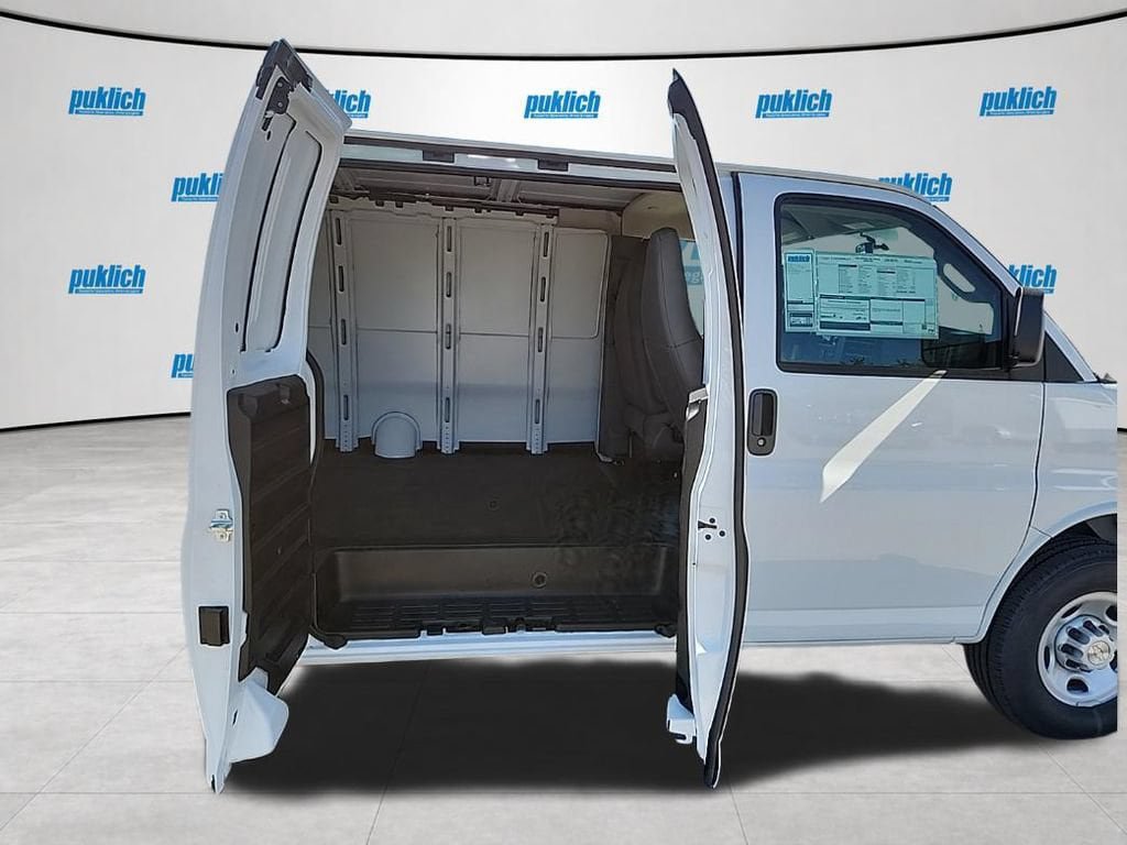 New 2026 Chevrolet Express 3500 Extended w/ Driver Convenience Package RWD image 31