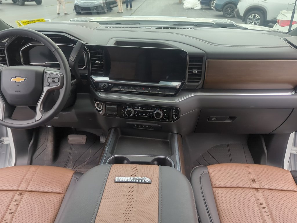 Used 2025 Chevrolet Silverado 3500 High Country w/ High Country Premium Package AWD/4WD image 25