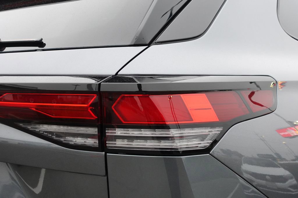 New 2026 Volkswagen Tiguan SE R-Line AWD/4WD image 8