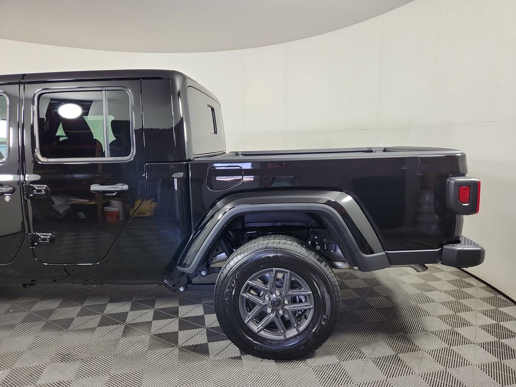 New 2025 Jeep Gladiator Sport image 4