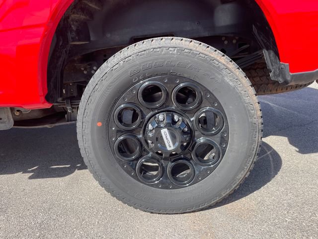 Used 2025 Ford F350 Lariat w/ Black Appearance Package image 19