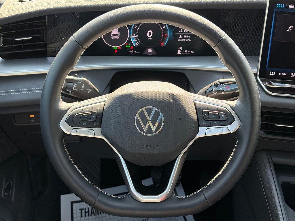Used 2026 Volkswagen Tiguan SE w/ Panoramic Sunroof Package AWD/4WD image 14