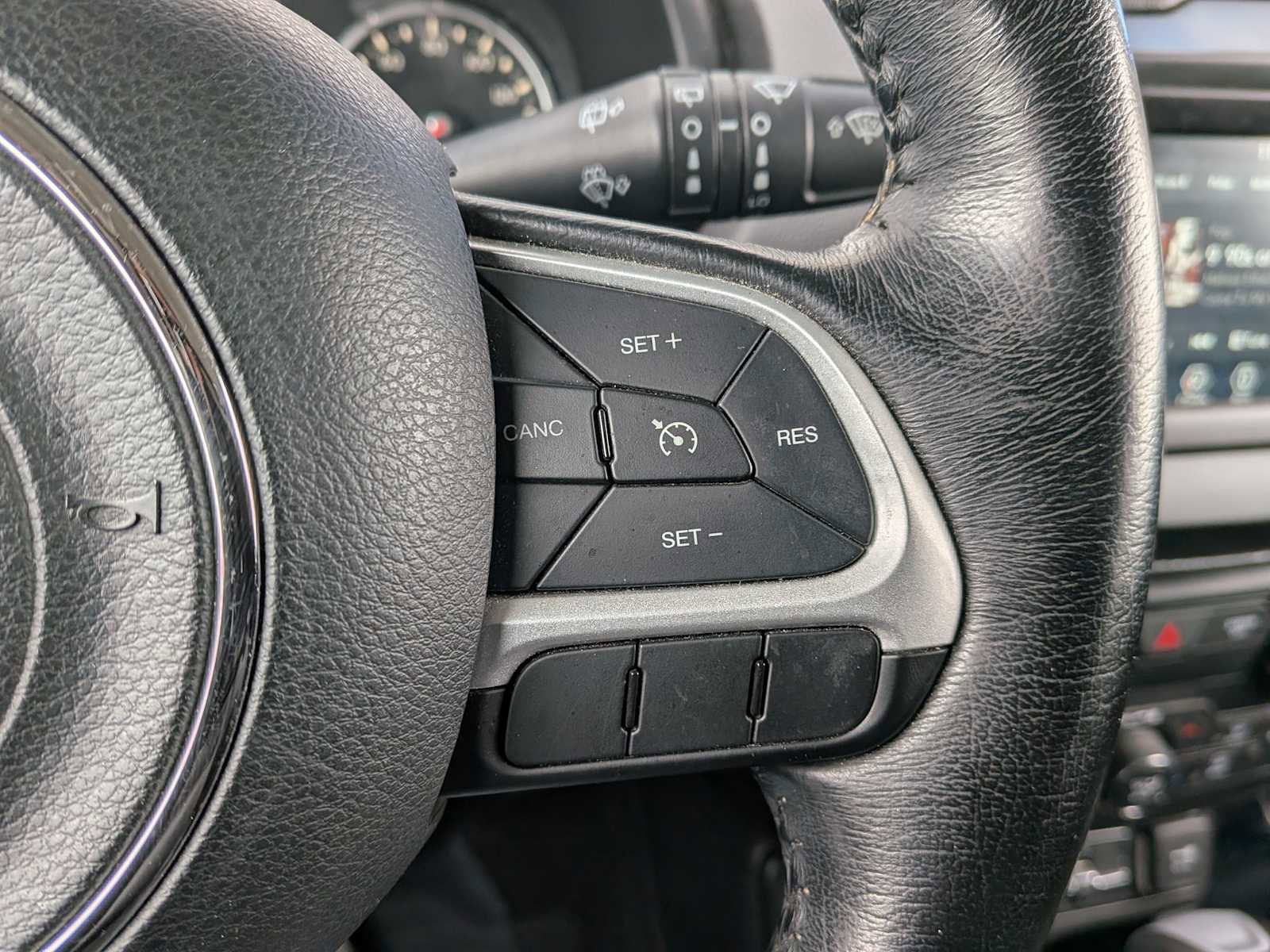 Used 2018 Jeep Renegade Latitude image 23