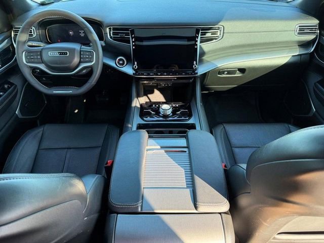 Used 2024 Jeep Wagoneer L Series II w/ Convenience Group I image 15