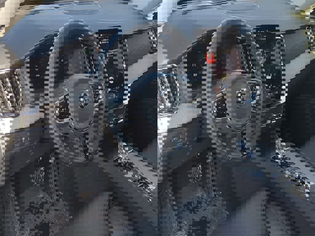 Certified 2025 Volvo XC90 T8 Ultra w/ Protection Package Premier image 2