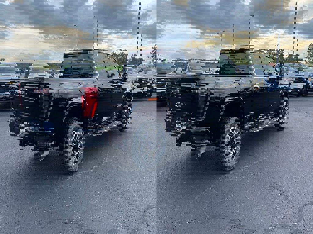 New 2025 GMC Sierra 2500 Denali w/ Denali Reserve Package image 8