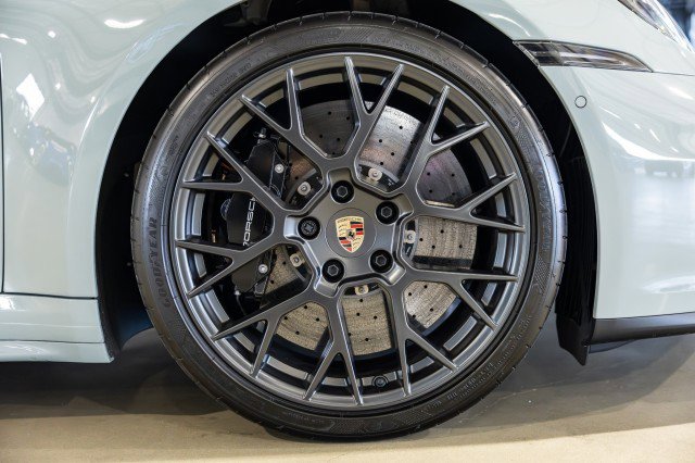 Used 2025 Porsche 911 Carrera GTS image 40