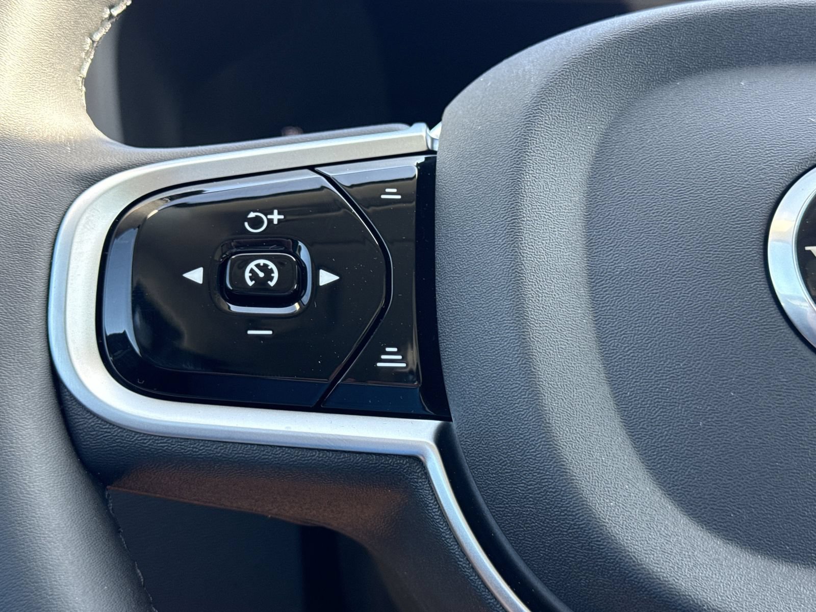 New 2026 Volvo XC60 B5 Core w/ Climate Package AWD/4WD image 23