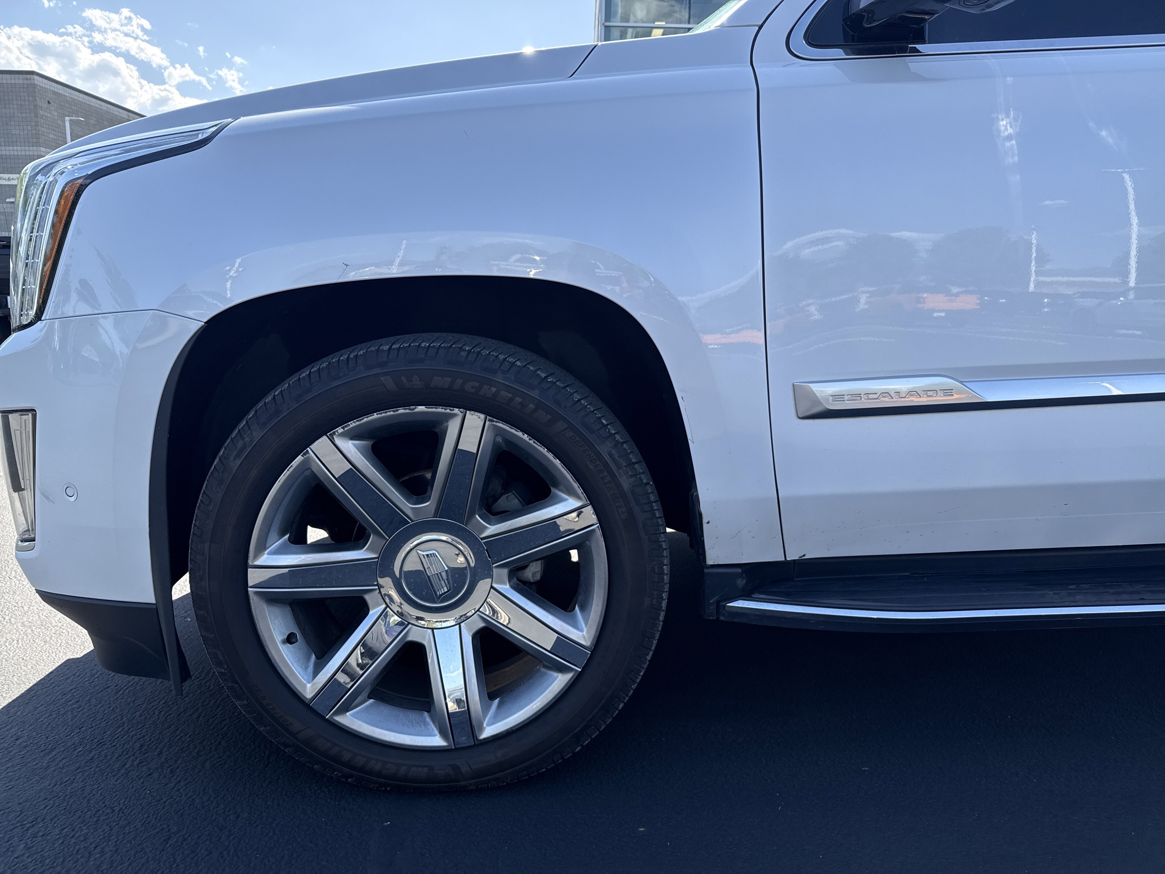 Used 2019 Cadillac Escalade ESV Luxury AWD/4WD image 9