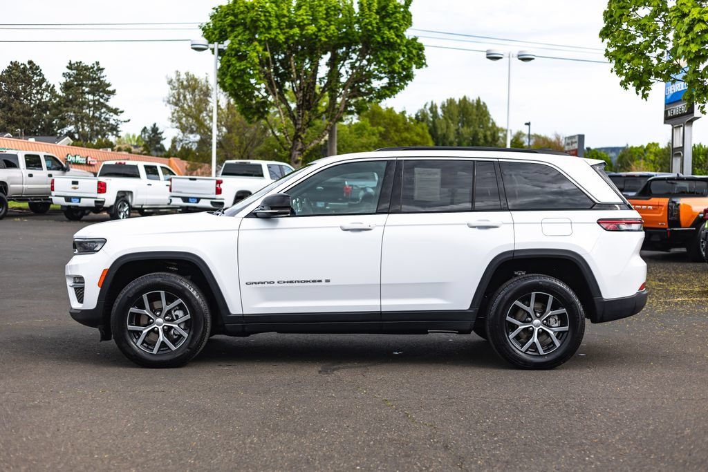 Used 2024 Jeep Grand Cherokee Limited AWD/4WD image 13