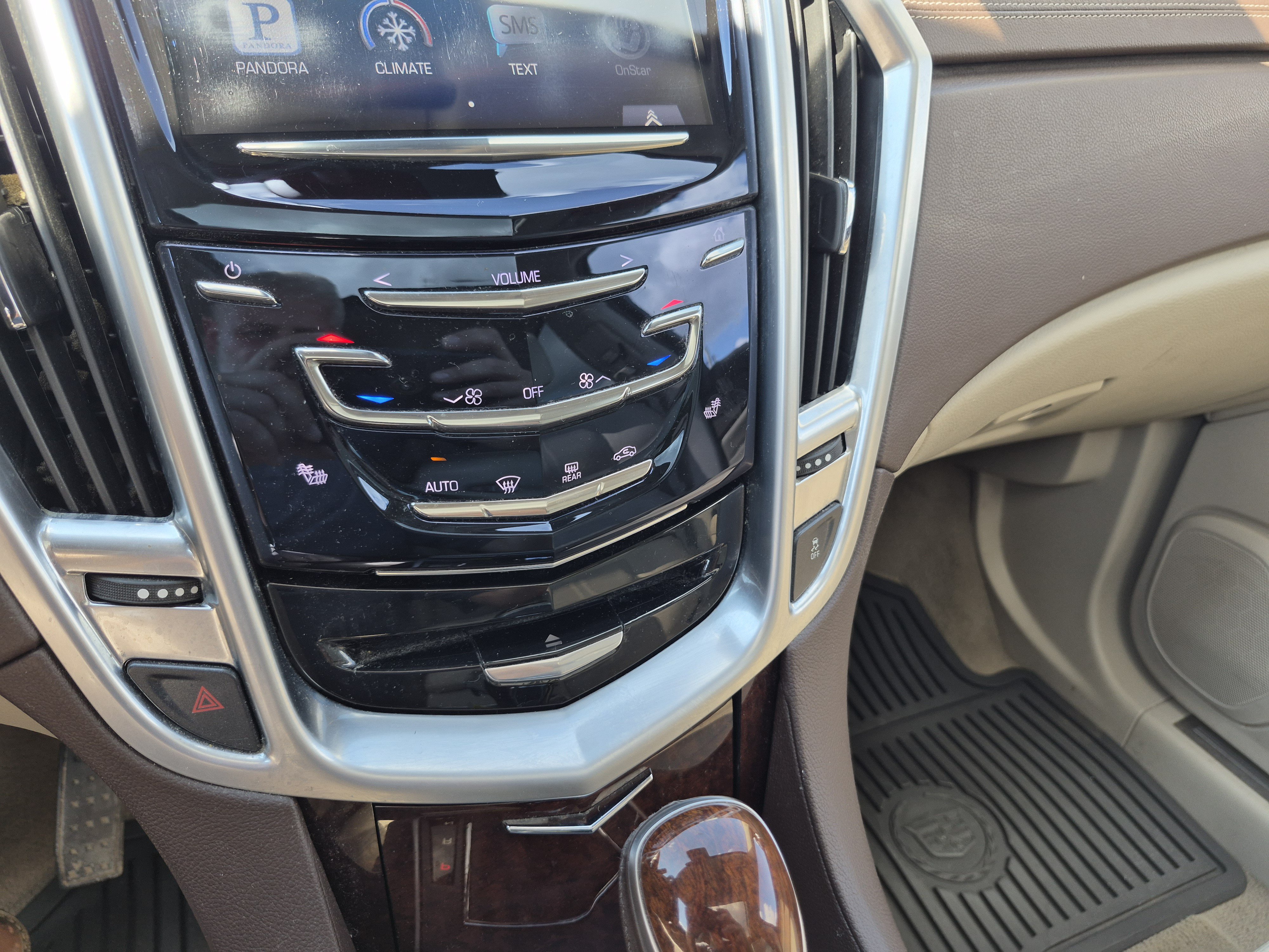 Used 2015 Cadillac SRX Luxury w/ Driver Awareness Package AWD/4WD image 23