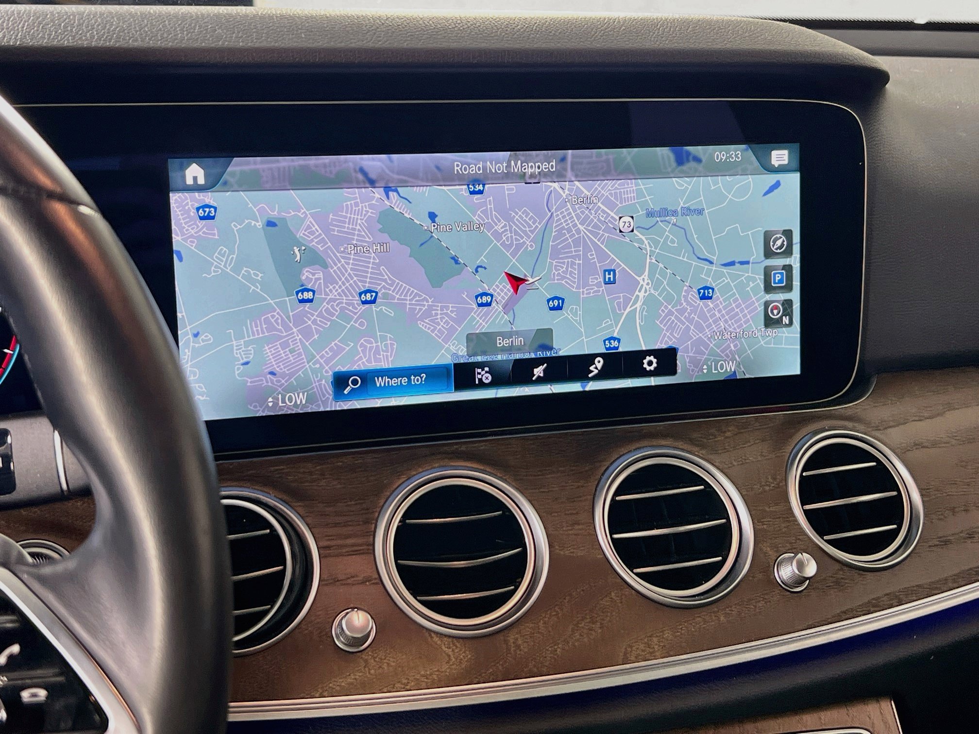 Used 2022 Mercedes-Benz E 350 Sedan image 13