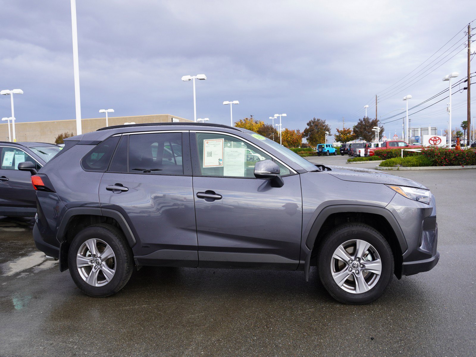 Used 2025 Toyota RAV4 XLE image 4