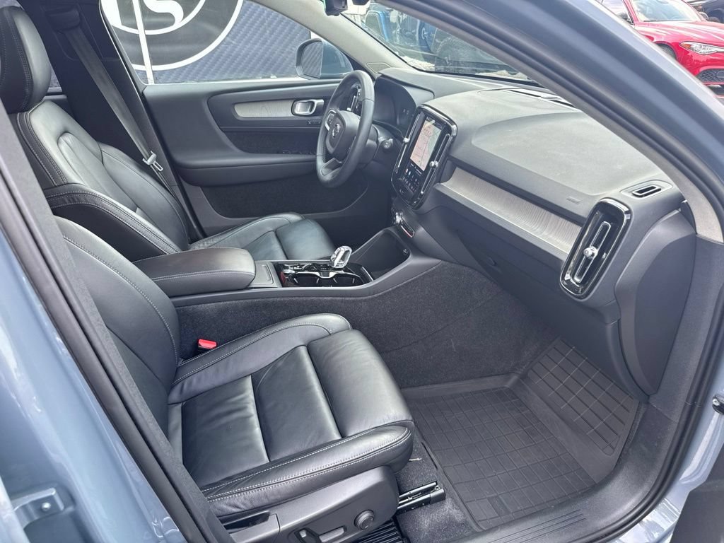 Used 2023 Volvo XC40 B5 Plus AWD/4WD image 65