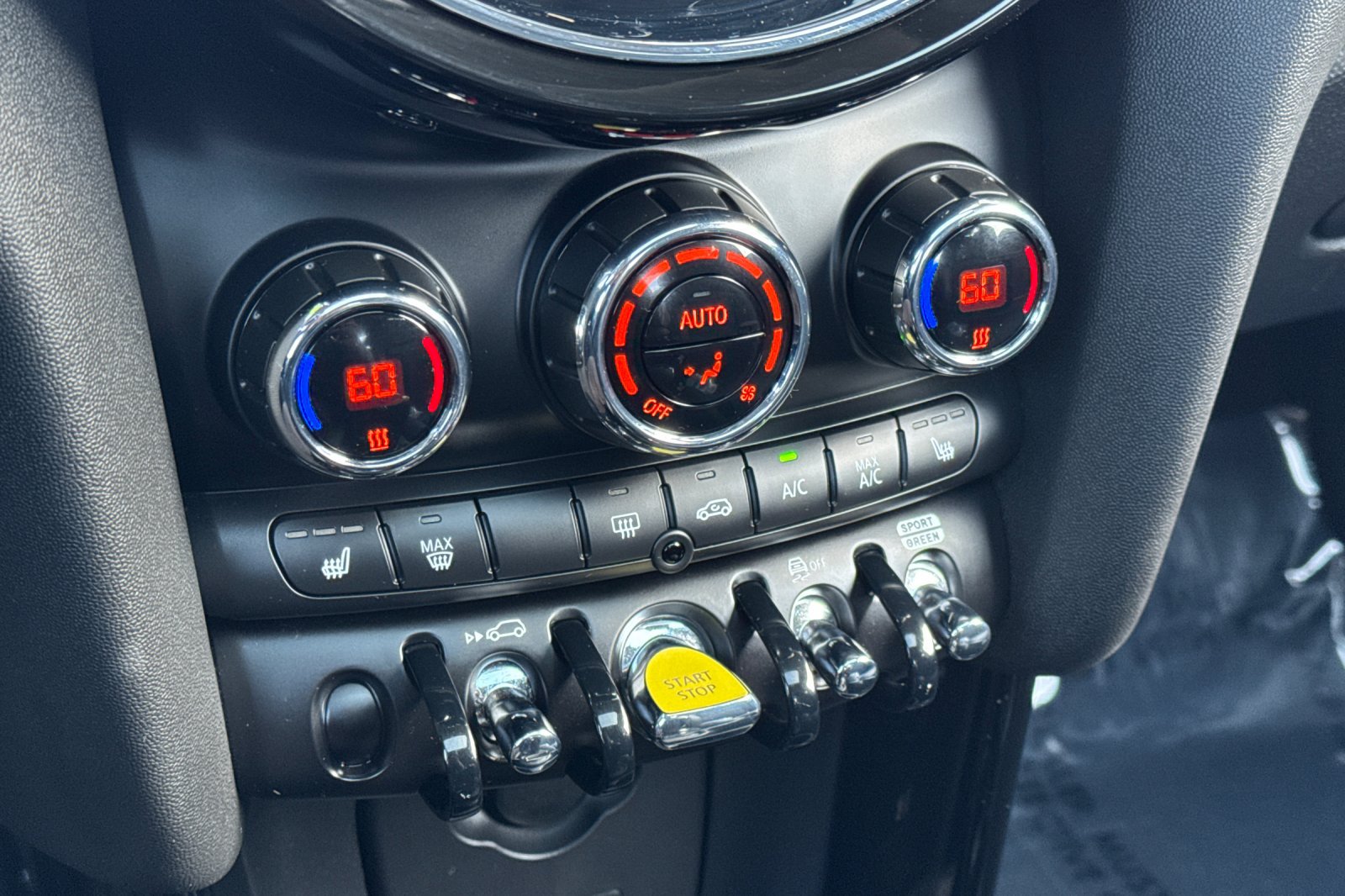 Used 2024 MINI Cooper SE FWD image 20