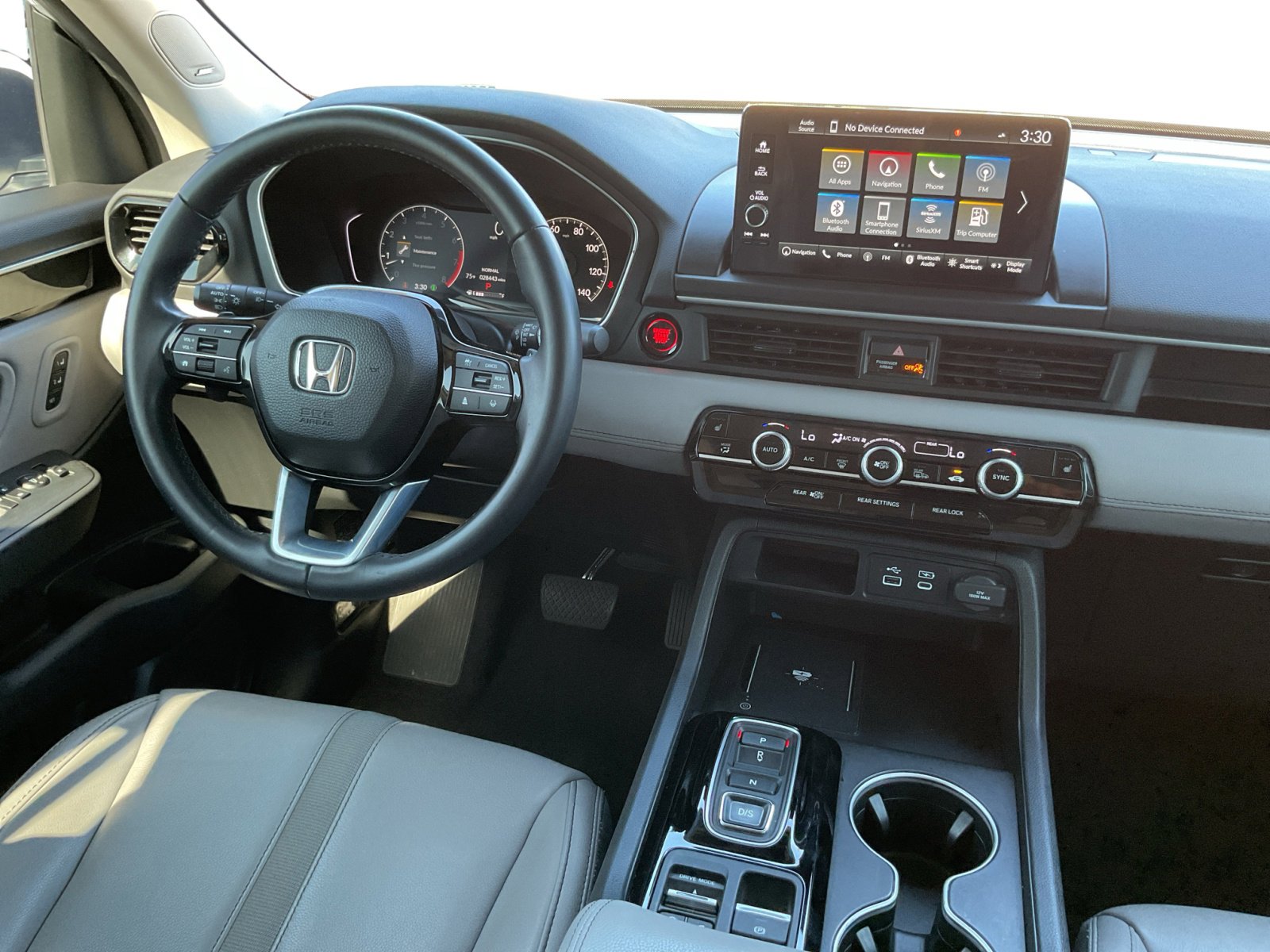 Used 2024 Honda Pilot Touring image 15