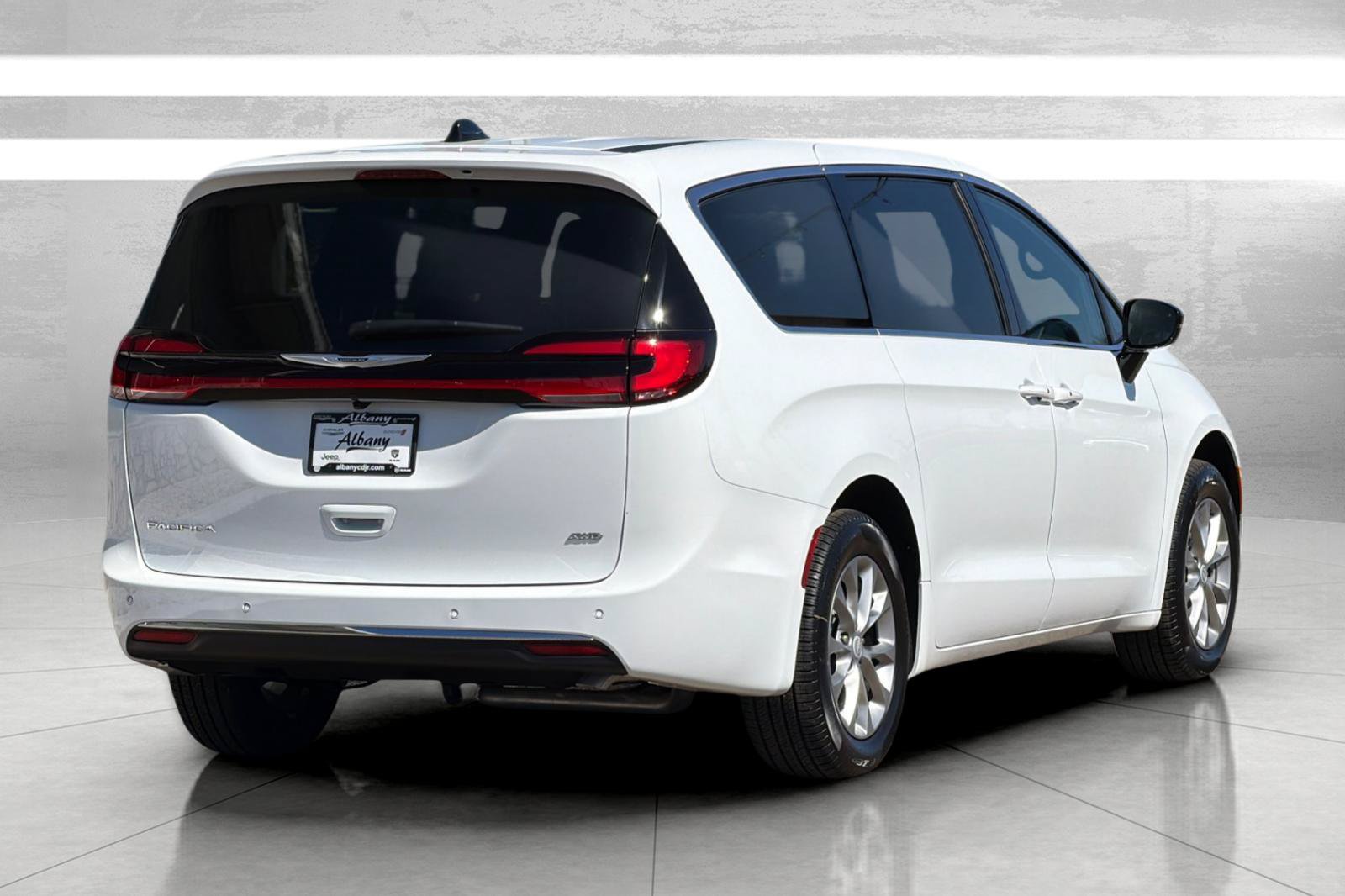 New 2026 Chrysler Pacifica Select AWD/4WD image 5
