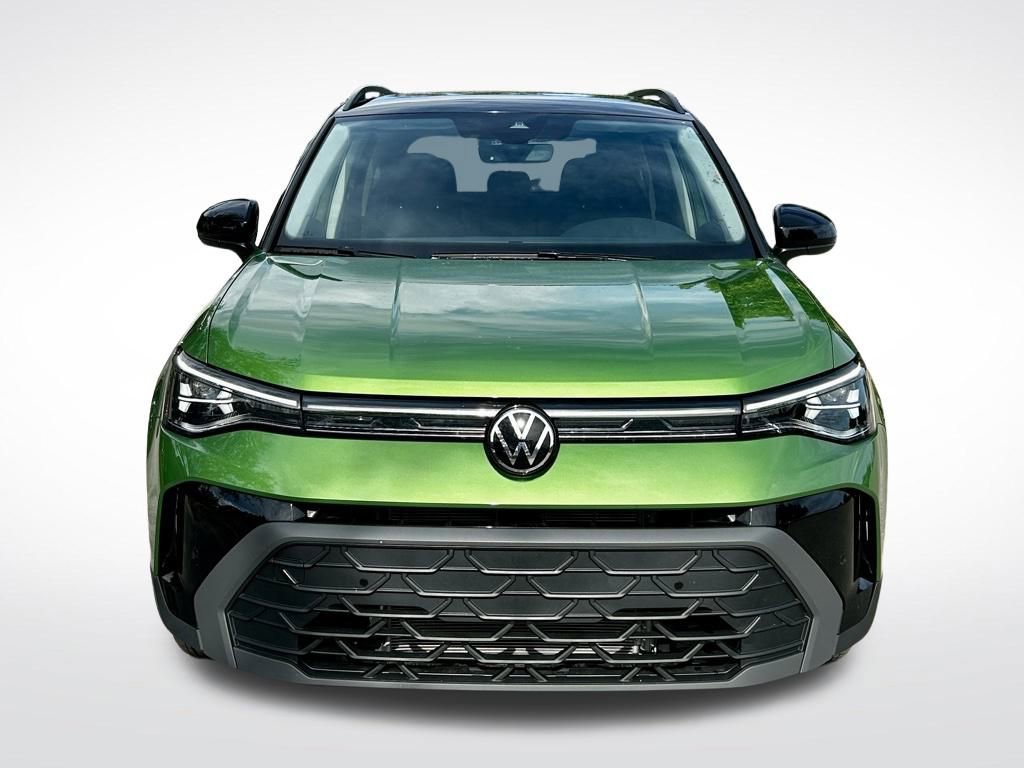 Certified 2025 Volkswagen Taos SE image 2