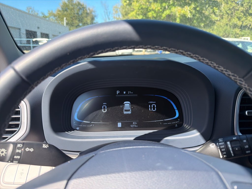 Used 2025 Hyundai Venue Limited FWD image 19