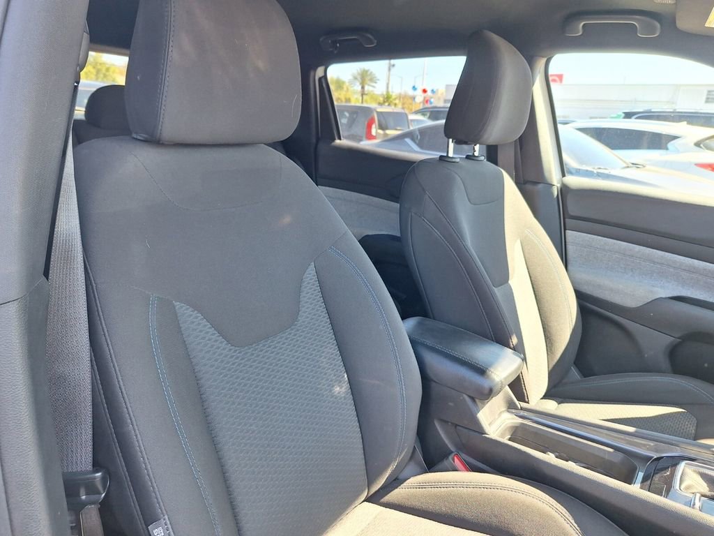 Used 2023 Jeep Compass Sport image 27