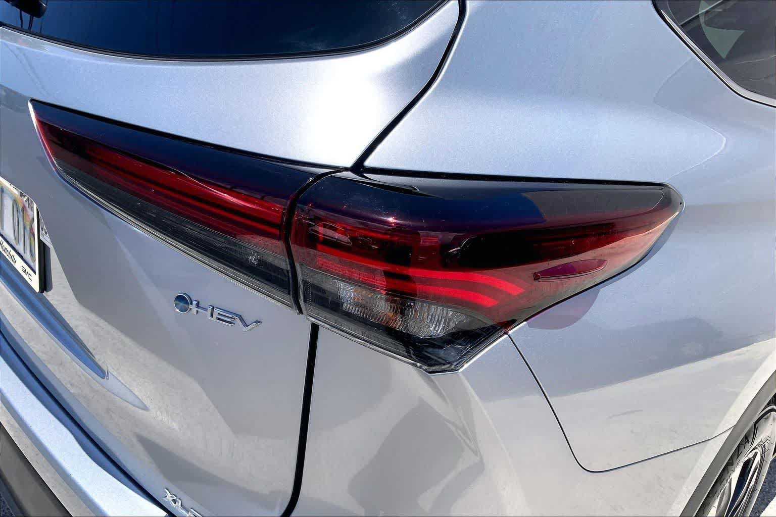 Used 2025 Toyota Highlander XLE AWD/4WD image 32