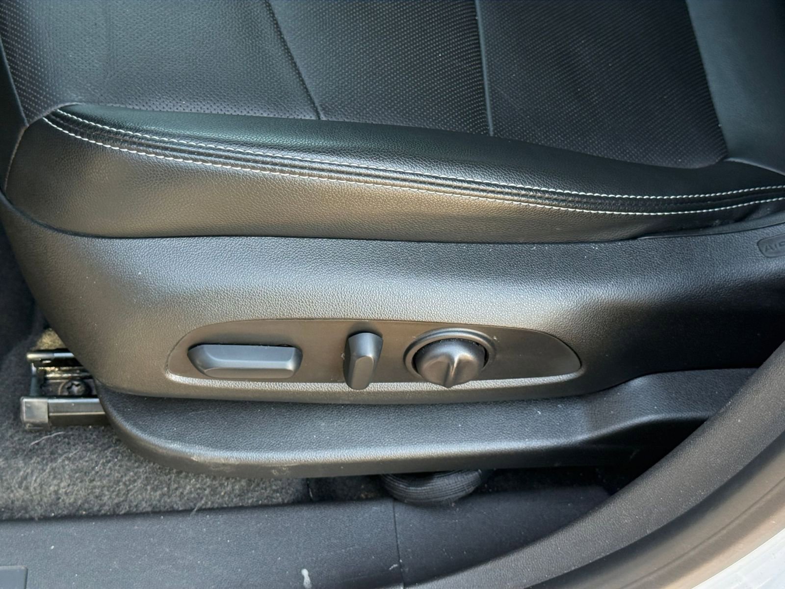 Used 2024 GMC Terrain SLT image 22