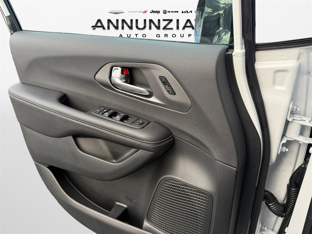 New 2026 Chrysler Pacifica Select image 28