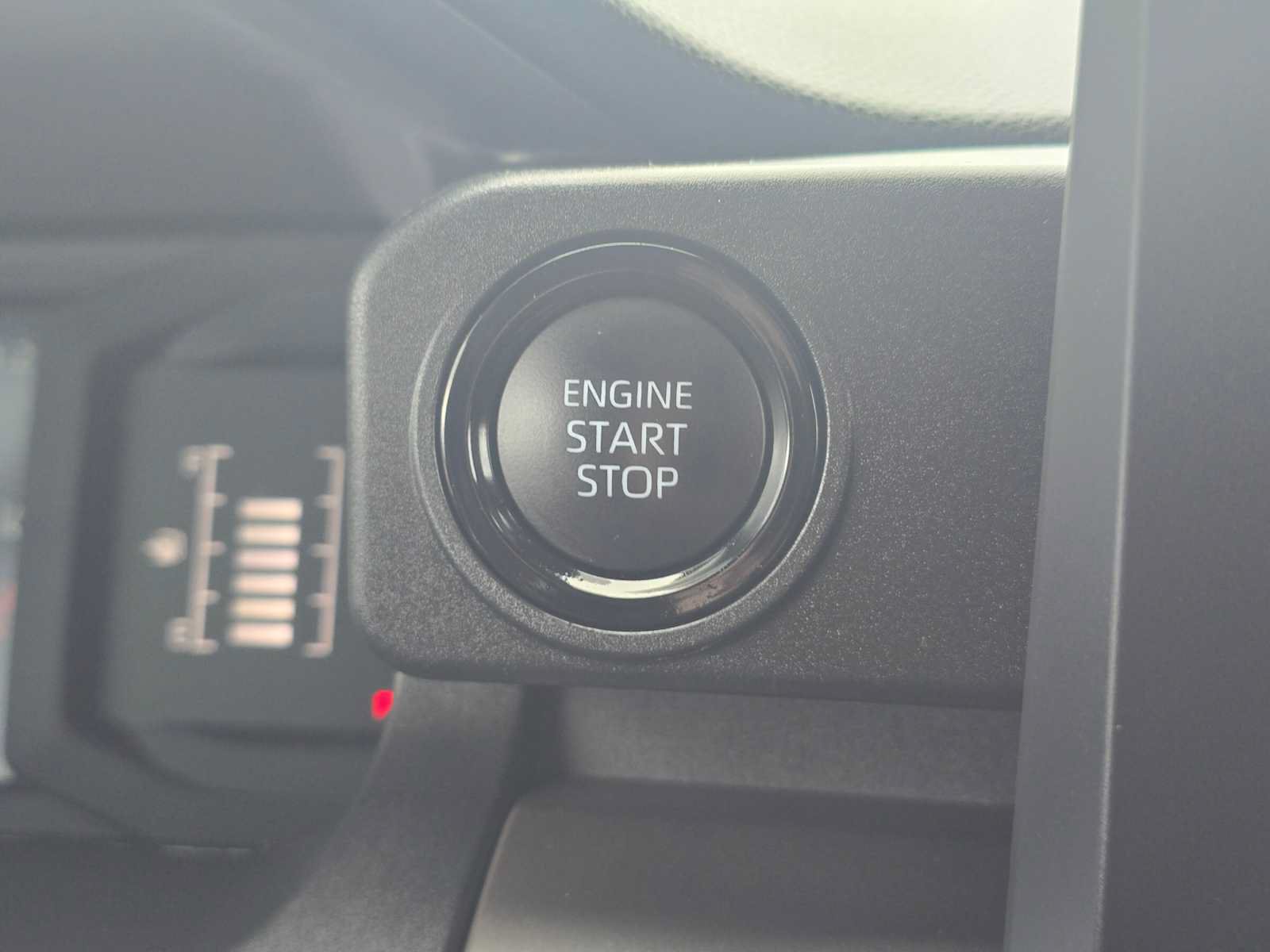 Used 2025 Toyota Tacoma SR5 AWD/4WD image 30