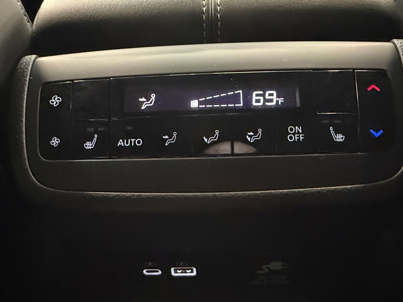 Used 2024 Nissan Pathfinder Platinum w/ Cargo Package image 38