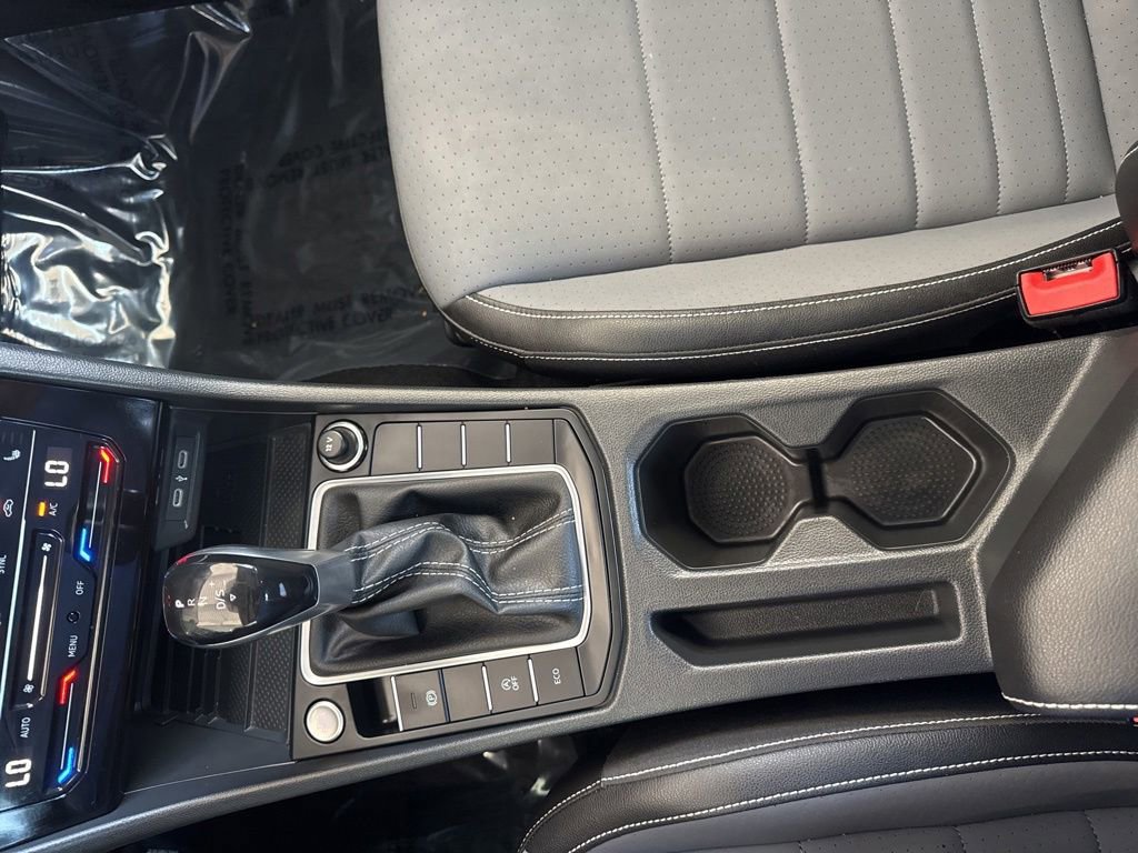 Used 2025 Volkswagen Jetta SE w/ Sunroof Package FWD image 16