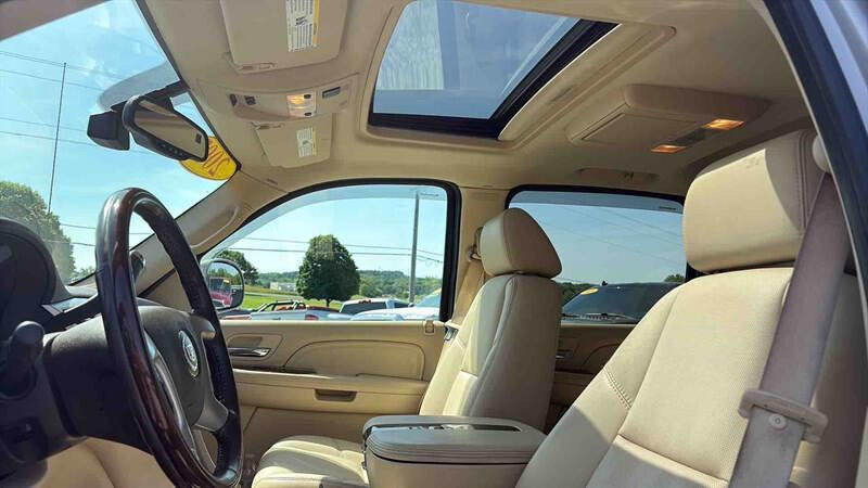 Used 2007 Cadillac Escalade EXT w/ Information Package AWD/4WD image 18