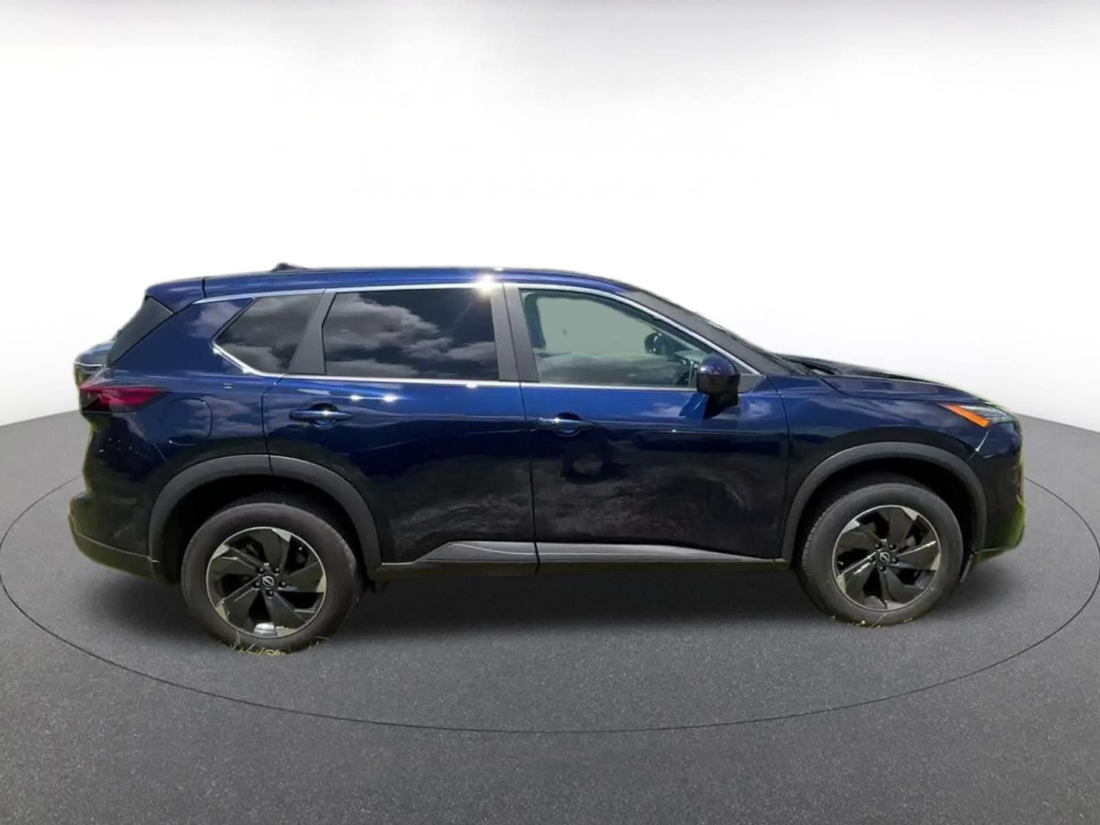 Used 2025 Nissan Rogue SV AWD/4WD image 15