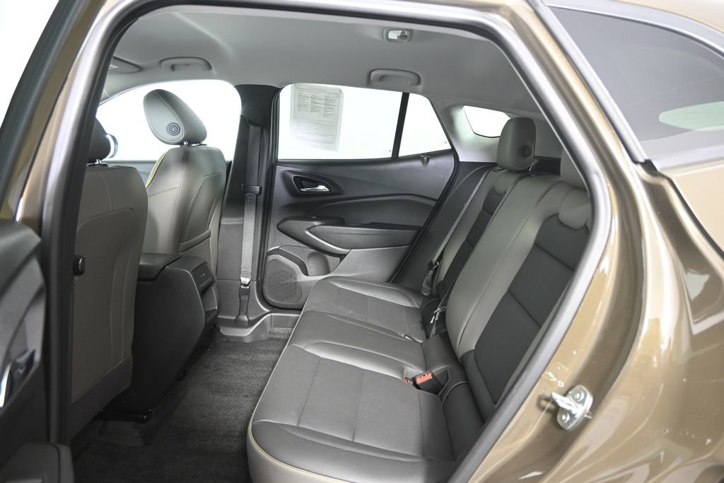 Used 2024 Chevrolet Trax ACTIV w/ Driver Confidence Package FWD image 17