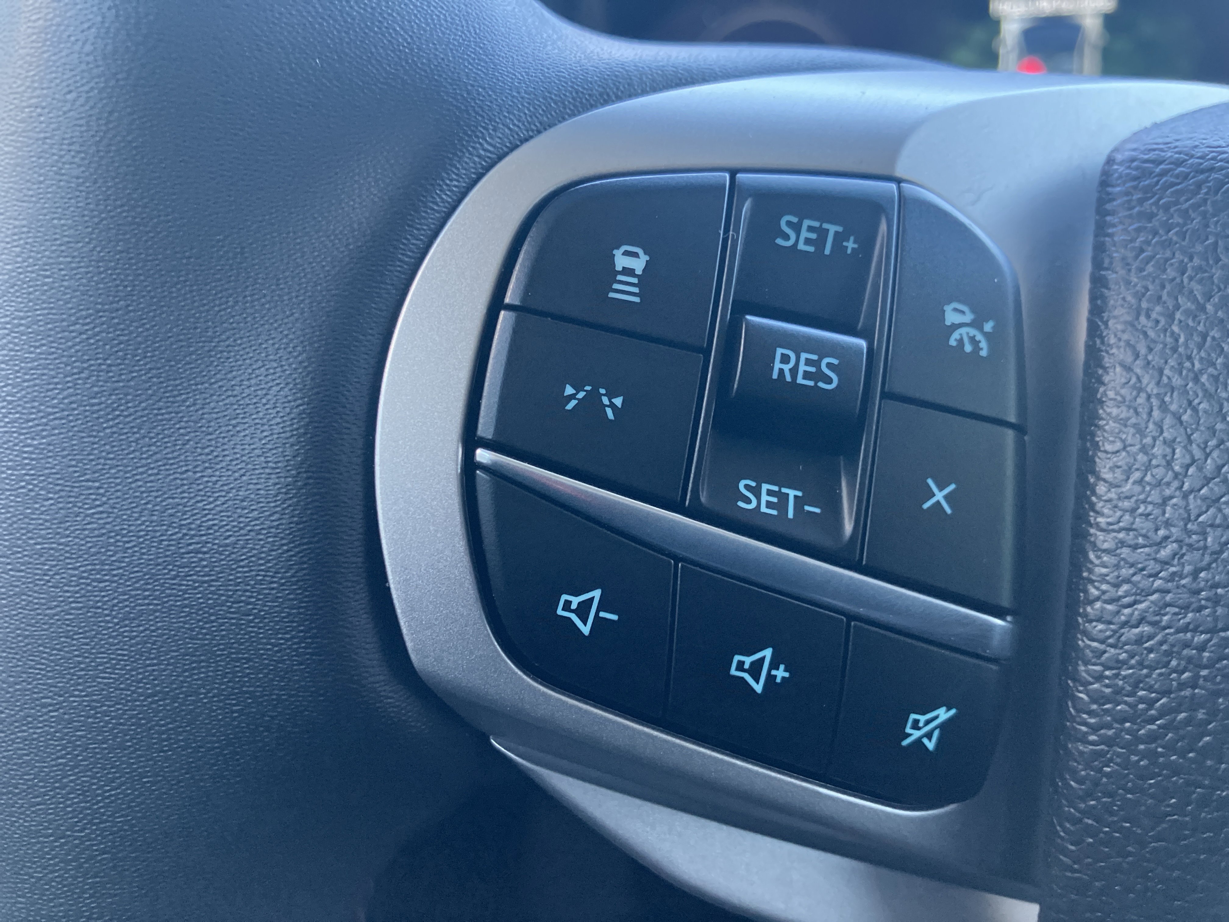Certified 2025 Ford Explorer Active AWD/4WD image 25