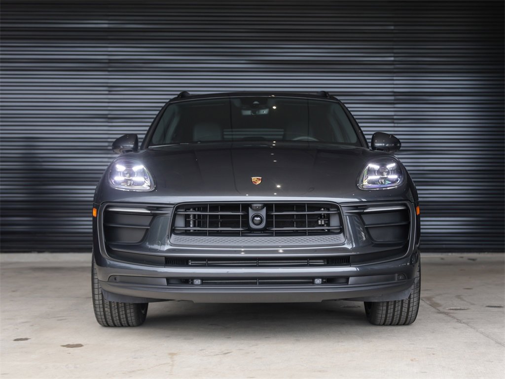 Used 2025 Porsche Macan image 10