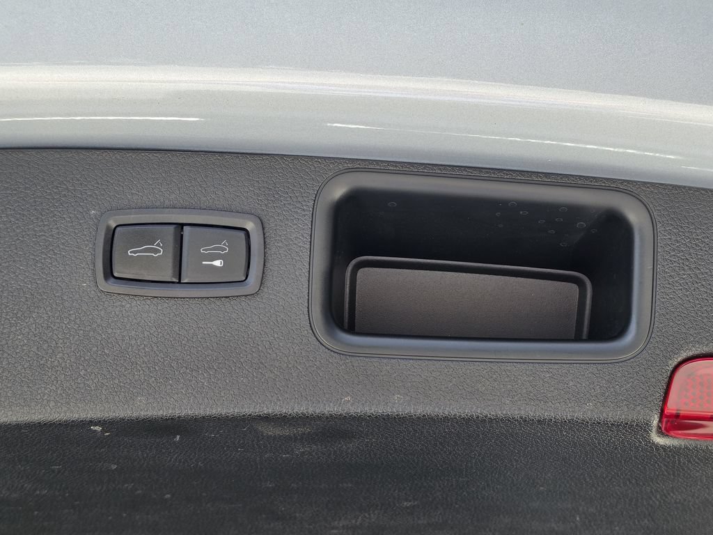 Certified 2023 Porsche Macan AWD/4WD image 31