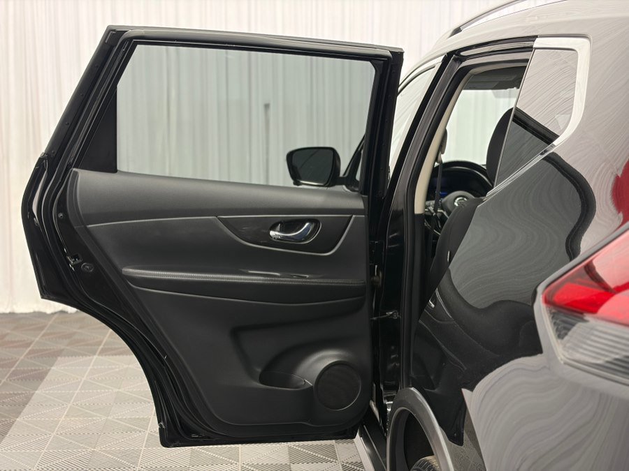 Used 2018 Nissan Rogue SV w/ Premium Package AWD/4WD image 13