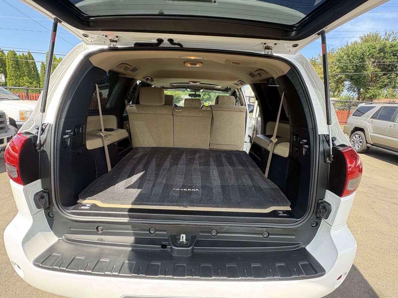 Used 2015 Toyota Sequoia SR5 AWD/4WD image 22