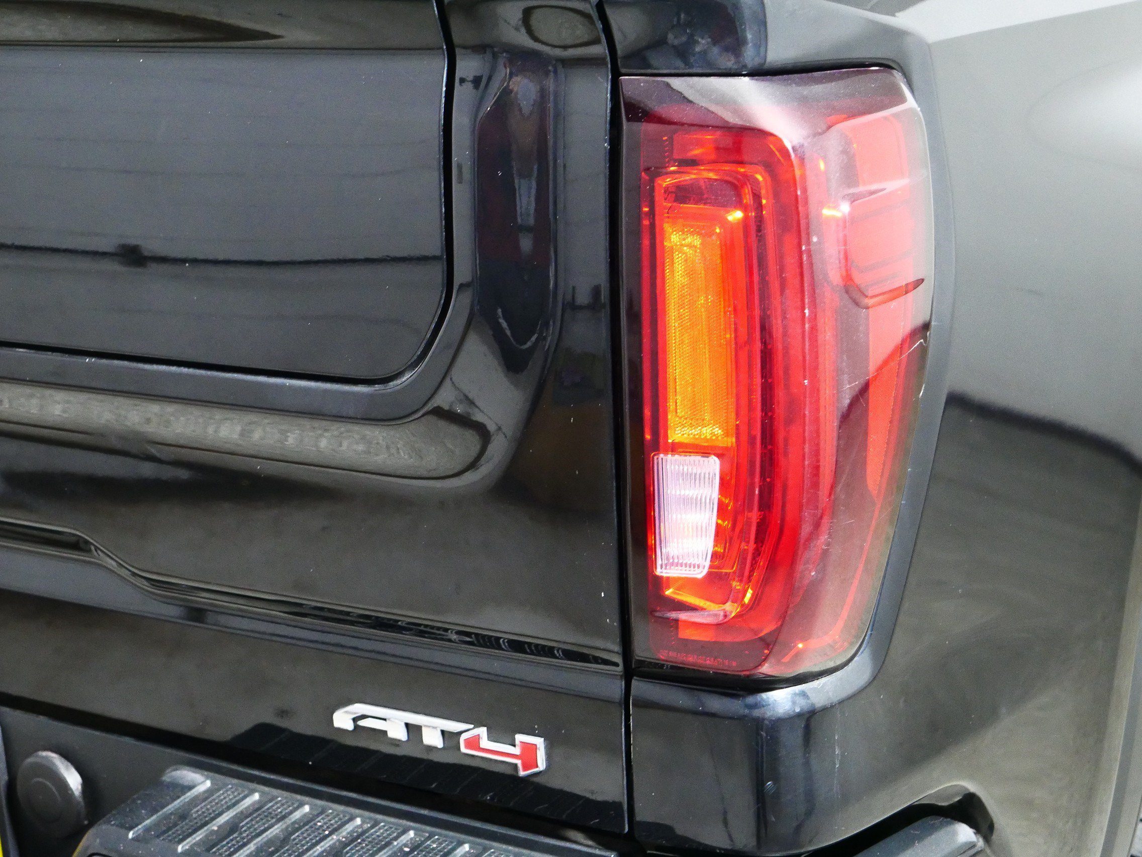 Used 2021 GMC Sierra 1500 AT4 w/ AT4 Premium Package AWD/4WD image 17
