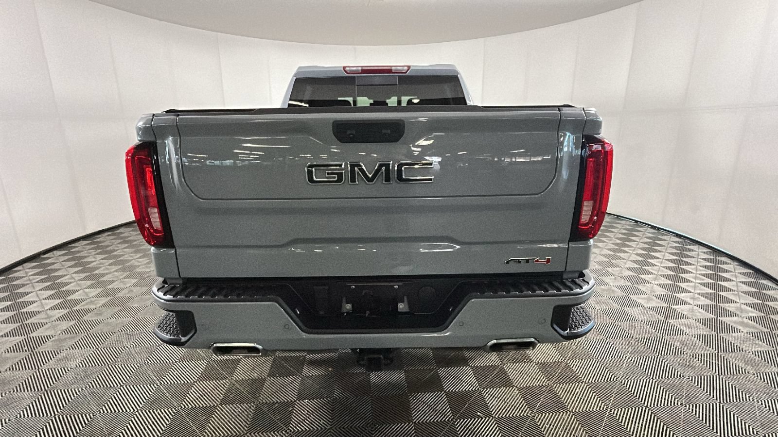 Used 2025 GMC Sierra 1500 AT4 w/ AT4 Preferred Package AWD/4WD image 4