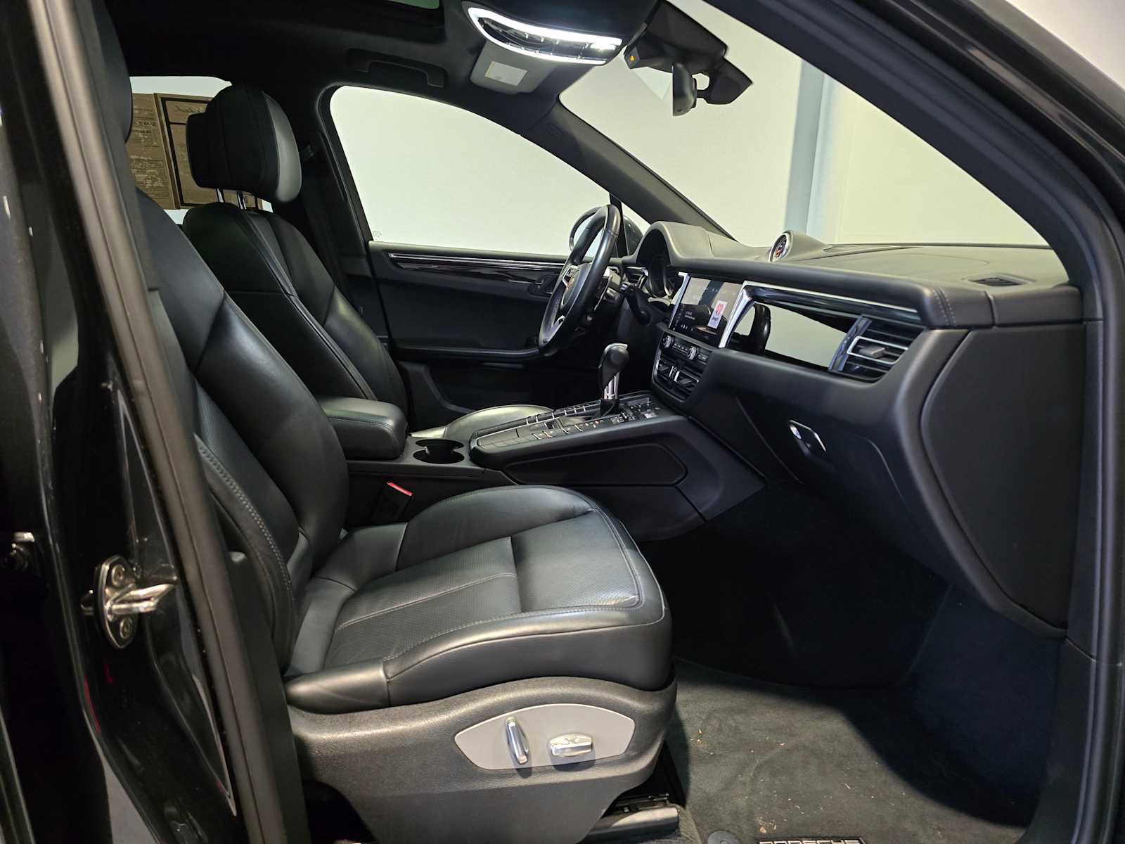 Used 2021 Porsche Macan S image 13