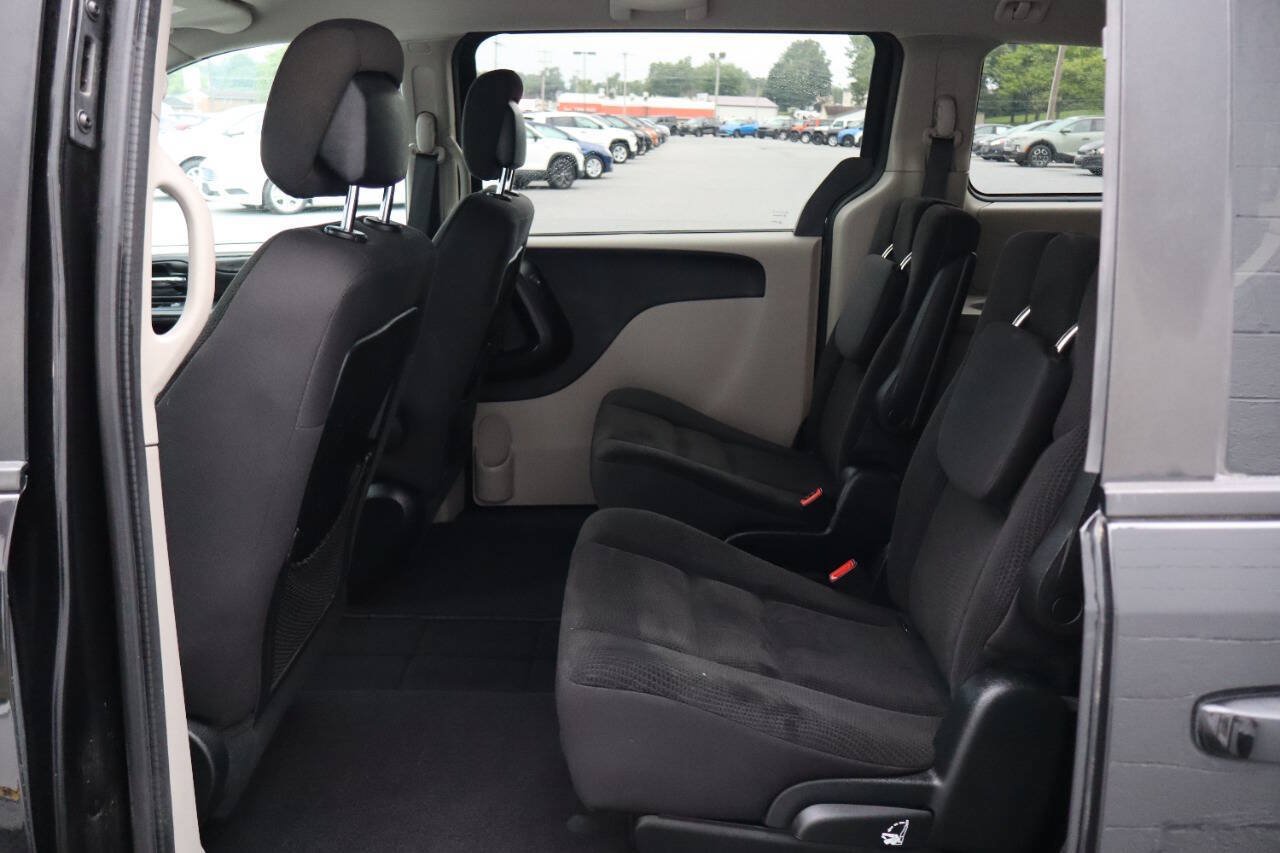 Used 2017 Dodge Grand Caravan SE w/ Power Window Group FWD image 5