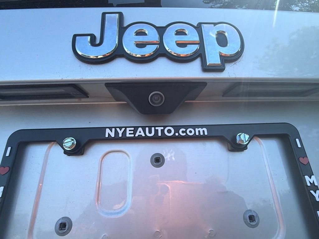 Used 2018 Jeep Renegade Limited w/ UConnect 8.4 Nav Group AWD/4WD image 11