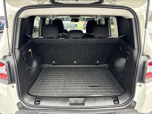 Used 2019 Jeep Renegade Latitude w/ Cold Weather Group image 18