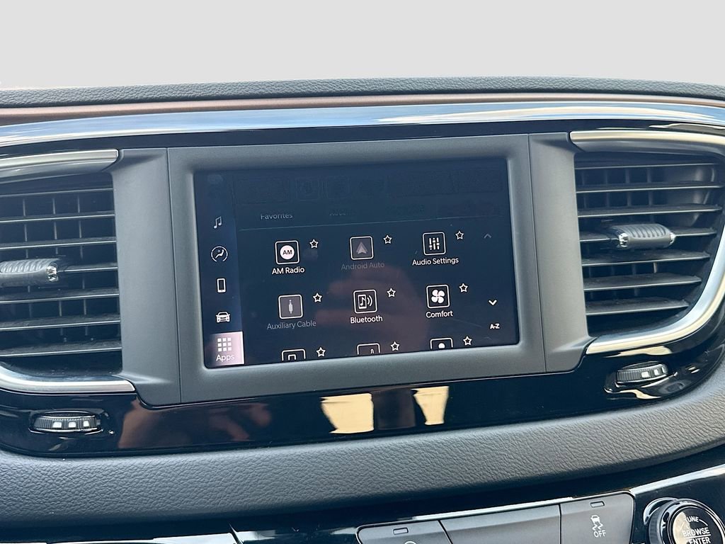 Used 2023 Chrysler Voyager LX image 15