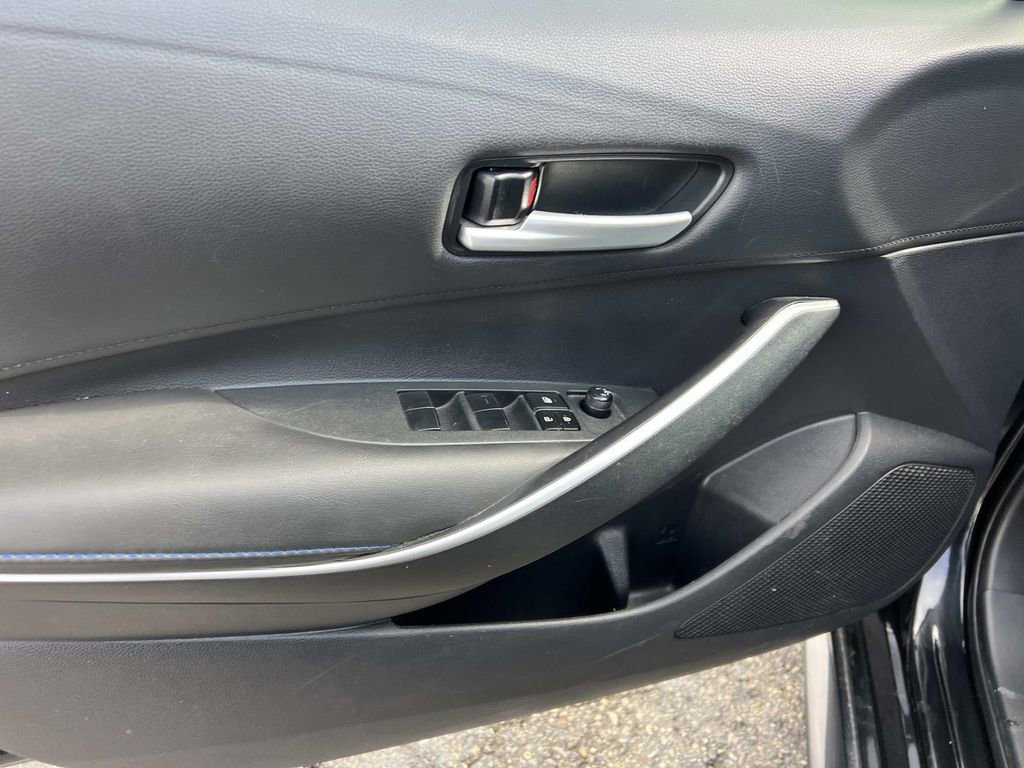 Used 2020 Toyota Corolla SE w/ SE Premium Package image 12