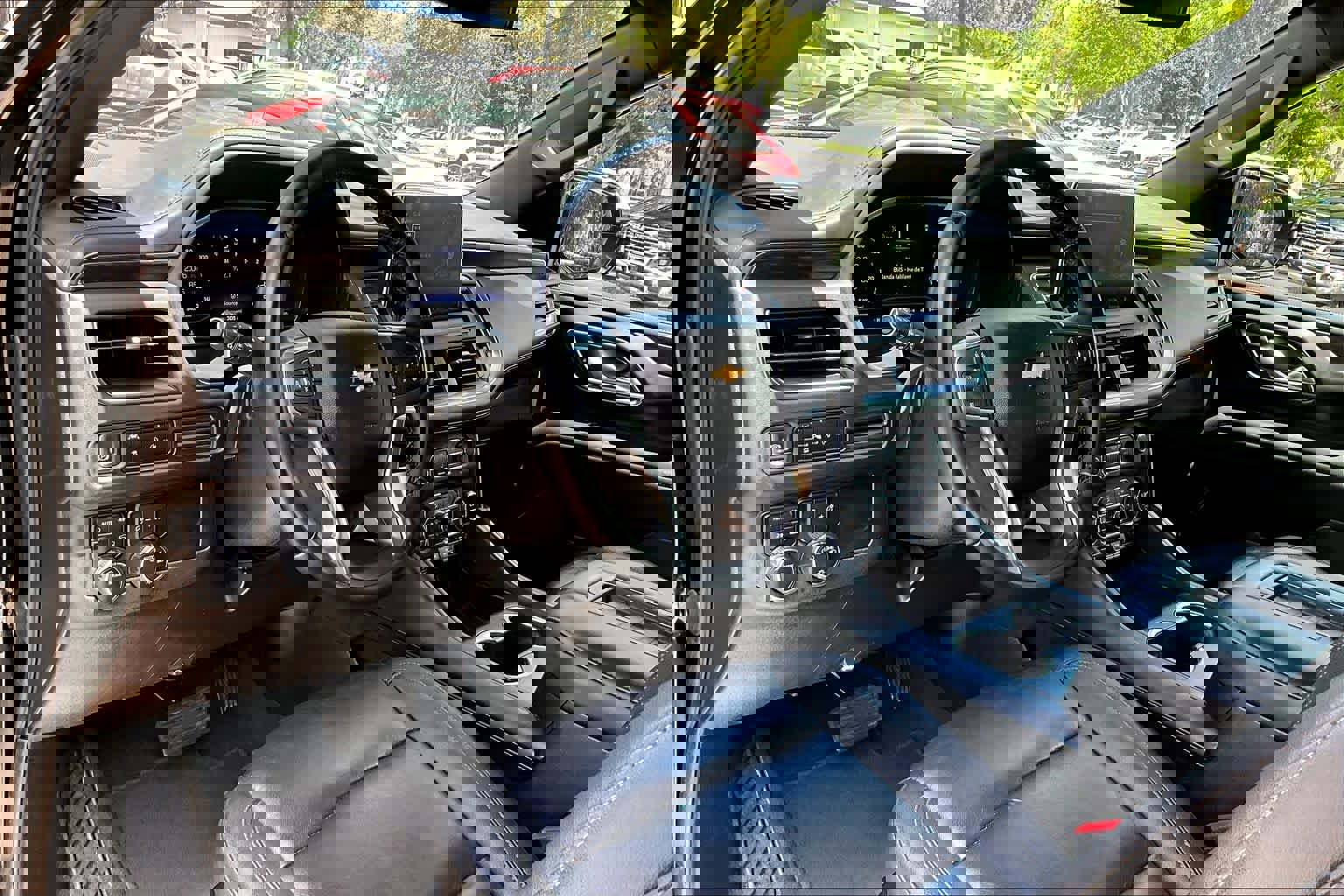 Used 2024 Chevrolet Suburban LT AWD/4WD image 18