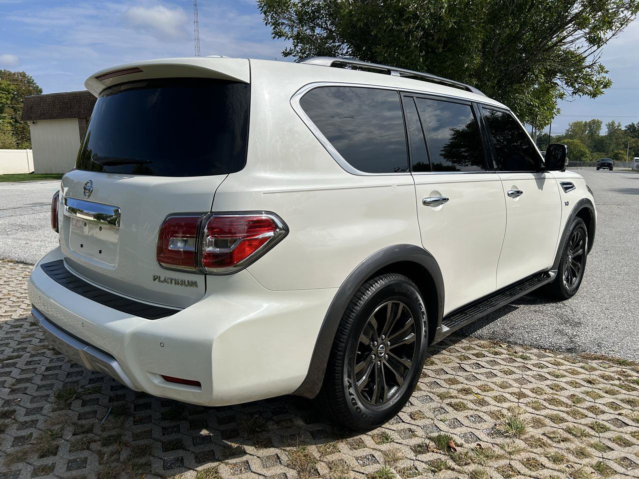 Used 2017 Nissan Armada Platinum w/ Interior Lighting Package AWD/4WD image 5
