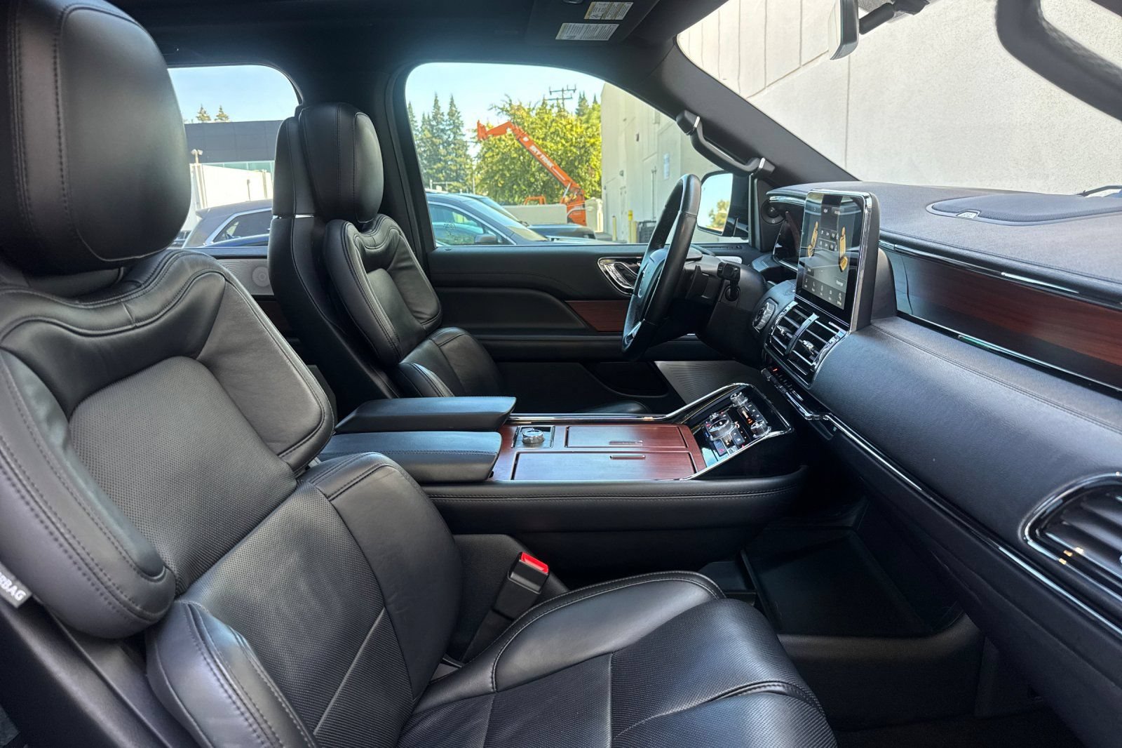 Certified 2021 Lincoln Navigator Reserve AWD/4WD image 16